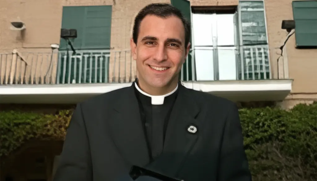 Padre Ignacio-María Doñoro de joven durante su ordenación sacerdotal en Cuenca, el 7 de octubre de 1989